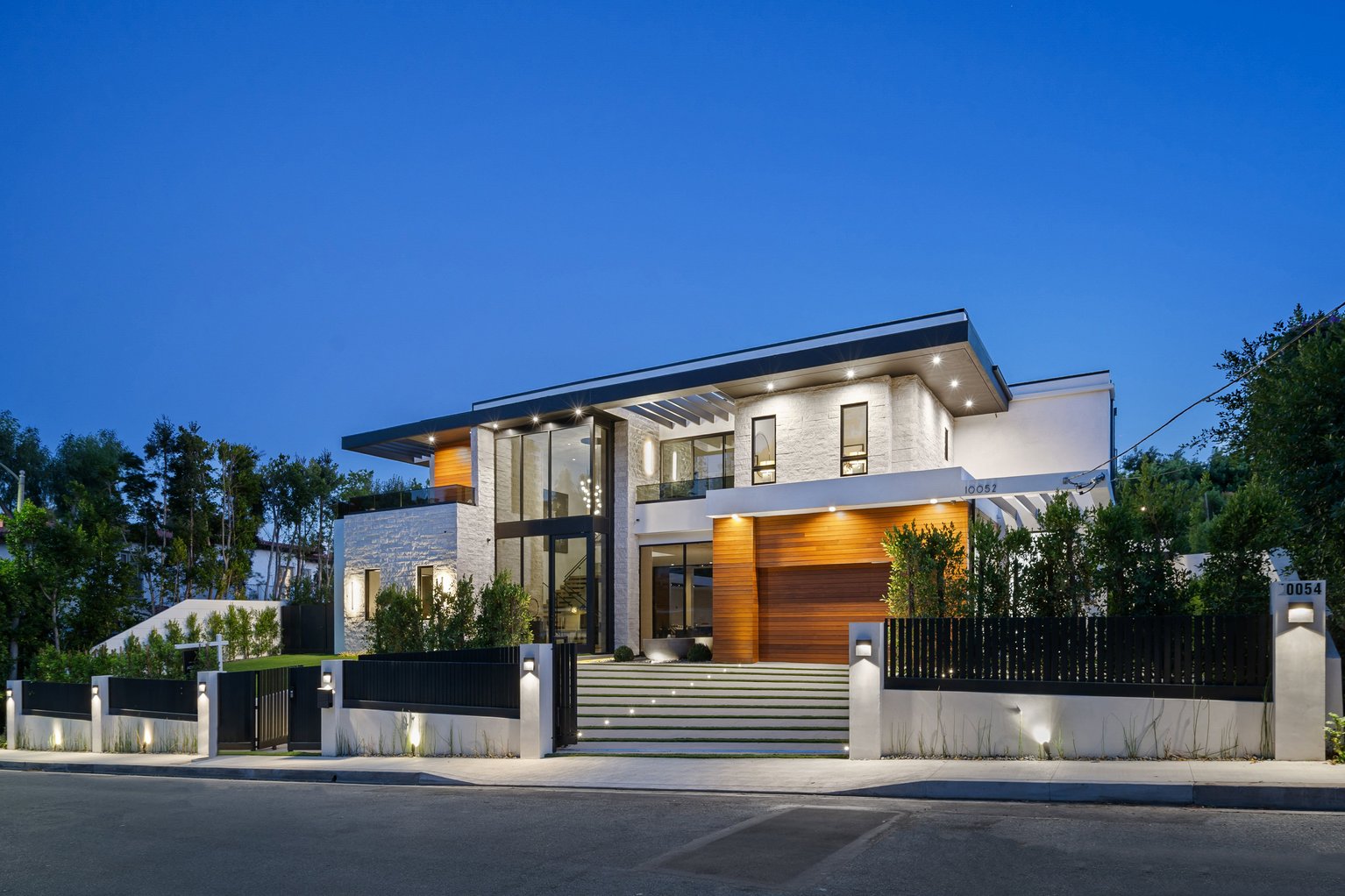 Ultra Modern House Exterior Design: 2025 Luxury Home Ideas